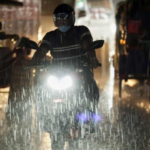 ঢাকায় ৬ ঘণ্টায় ৩২ মিলিমিটার বৃষ্টি, হতে পারে রাতেও