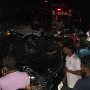 মাওয়া এক্সপ্রেসওয়ের তিন স্থানে দুর্ঘটনা, ৫ গাড়ির সংঘর্ষ