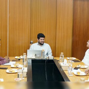 মাহফুজ আলমের সঙ্গে বাংলাদেশ সেক্রেটারিয়েট রিপোর্টার্স ফোরামের সাক্ষাৎ