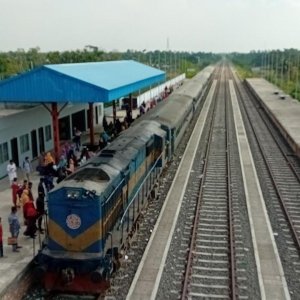 খুলনা-মোংলা রেলপথ: থেমে আছে অর্থনৈতিক অগ্রগতি
