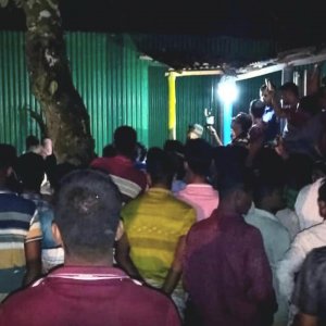 নামাজরত বাবাকে কুপিয়ে হত্যা, অভিযুক্ত ছেলেকে ধরতে গিয়ে ৩ পুলিশ আহত