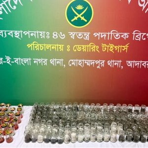 মোহাম্মদপুরে সেনা অভিযানে ককটেল–পেট্রোল বোমা উদ্ধার, গ্রেফতার ১