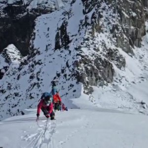 নেপালে তুষারধসে ৩ পর্বতারোহীর মৃত্যু, নিখোঁজ ৪