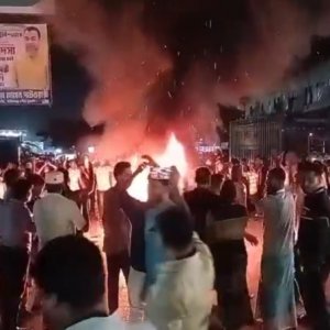 চাঁদপুরে পছন্দের প্রার্থী মনোনয়ন না পাওয়ায় বিএনপি নেতাকর্মীদের বিক্ষোভ-অ‌গ্নিসং‌যোগ