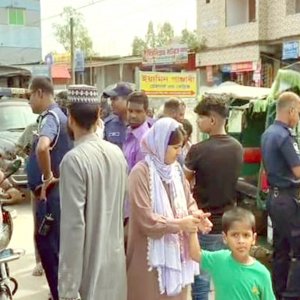 উল্টো পথে চলছিল অটোরিকশা, বাসচাপায় চালক-যাত্রী দুজনের মৃত্যু