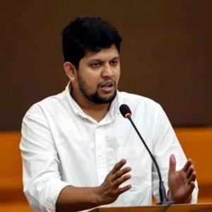 দেশের স্বার্থে জুলাই যোদ্ধাদের মিডিয়া ইকোসিস্টেমে আসা জরুরি: তথ্য উপদেষ্টা