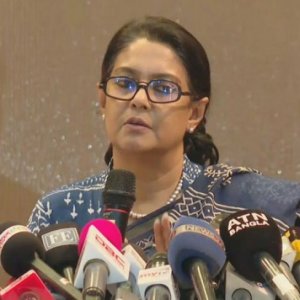 মেগা প্রকল্পের পরিবর্তে মানুষকে অগ্রাধিকার দেওয়ার আহ্বান পরিবেশ উপদেষ্টার