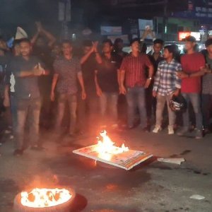 কুষ্টিয়ায় মনোনয়নবঞ্চিত বিএনপি নেতার সমর্থকদের দ্বিতীয় দিনে সড়ক অবরোধ