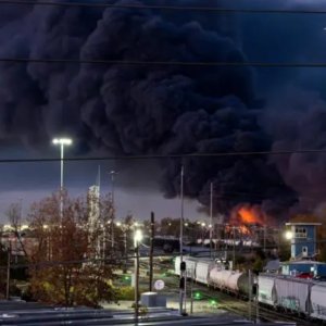 যুক্তরাষ্ট্রের কেনটাকি বিমানবন্দরে কার্গো প্লেন বিধ্বস্ত, নিহত ৪
