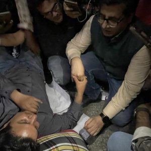 অসুস্থ হয়ে পড়েছেন অনশনে থাকা তারেক