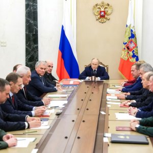 পারমাণবিক অস্ত্র পরীক্ষার প্রস্তুতির নির্দেশ পুতিনের