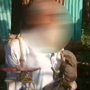 যৌন নির্যাতনের অভিযোগে মুক্তিযোদ্ধাকে গাছে বেঁধে নির্যাতনের পর পুলিশে সোপর্দ