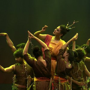 ফরাসি আমন্ত্রণ পেলেন পূজা