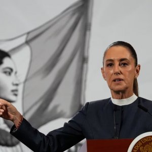 মেক্সিকোর প্রেসিডেন্টকে প্রকাশ্যে যৌন হেনস্থার ঘটনায় মামলা