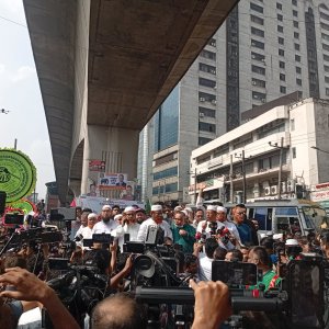 সোজা আঙুলে ঘি না উঠলে বাঁকা করার হুঁশিয়ারি ডা. তাহেরের