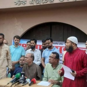 গভর্নরের পদত্যাগ দাবি, না হলে বাংলাদেশ ব্যাংক ঘেরাওয়ের হুমকি