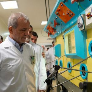 ইরান শান্তি চায়, কিন্তু চাপে নতি স্বীকার করবে না: পেজেশকিয়ান