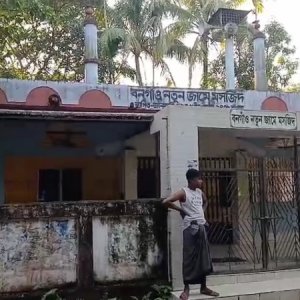 মসজিদের ভেতরে ছুরিকাঘাতে মুসল্লি নিহত