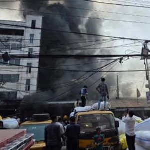 টঙ্গীতে আগুনে পুড়ছে তুলার গুদাম