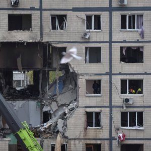 ইউক্রেনের একাধিক জ্বালানি স্থাপনায় রাশিয়ার হামলা, নিহত ৩