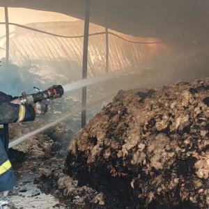 টঙ্গীতে তুলার গুদামের আগুন নিয়ন্ত্রণে