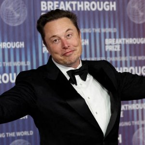 টেসলায় ইলন মাস্কের জন্য ১ ট্রিলিয়ন ডলার বেতন প্যাকেজ অনুমোদন