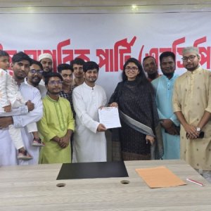 ঢাকা-২০ আসনে এনসিপির মনোনয়নপত্র নিলেন মুকুল