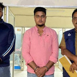 ভারত সীমান্তে জাল নোটসহ যুবক আটক