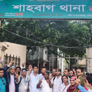 আটক ৫ শিক্ষক মুক্ত হয়ে আন্দোলনে