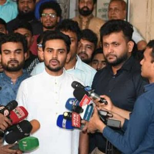 পদত্যাগ করে ঢাকা থেকেই নির্বাচন করবো: উপদেষ্টা আসিফ