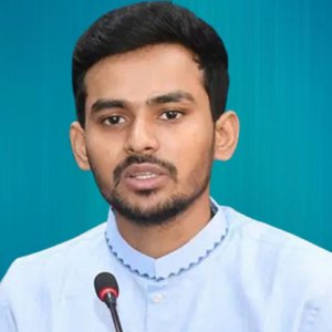 ঢাকা-১০ আসনে নির্বাচনের লক্ষ্যে ধানমন্ডিতে ভোটার হবেন উপদেষ্টা আসিফ