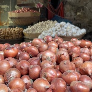 অস্থির পেঁয়াজের বাজার, অনৈতিক মুনাফা লাভে ব্যবসায়ীদের শেষ কামড়