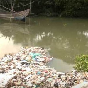 ১৪ পৌরসভার ১৩টিতেই নেই ব্যবস্থাপনা, নদী-পুকুরে আবর্জনার স্তূপ