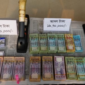 ওয়ারীতে বিপুল জাল নোটসহ গ্রেফতার ২