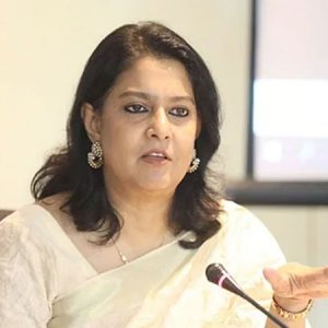 সরকার সর্বোচ্চটুকু দিয়ে অস্থিরতা নিয়ন্ত্রণের চেষ্টা করবে: পরিবেশ উপদেষ্টা