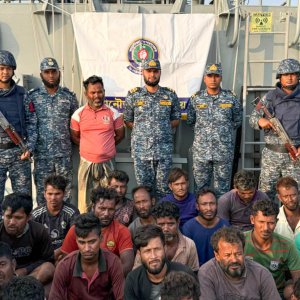 বঙ্গোপসাগরে ভাসতে থাকা ২৪ জেলেকে উদ্ধার করলো নৌবাহিনী