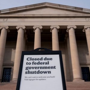 যুক্তরাষ্ট্রের কেন্দ্রীয় সরকারে অচলাবস্থা শেষ করতে সিনেটে বিল পাস