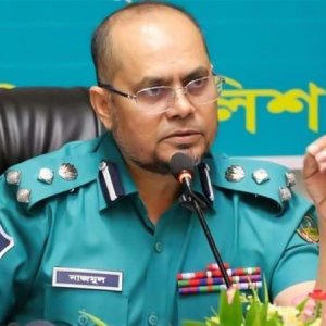 রাস্তা বন্ধ করে যাতায়াত: পুলিশ কমিশনার নাজমুল সাময়িক বরখাস্ত
