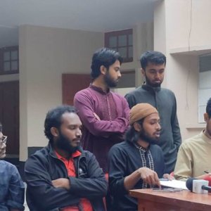 রাকসুর জিএসের সঙ্গে বাগবিতণ্ডা, রেজিস্ট্রারের অপসারণ দাবি