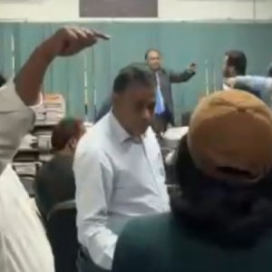 রেজিস্ট্রার বললেন ‘গেট আউট’, রাকসুর জিএসের পাল্টা জবাব ‘কেন গেট আউট’