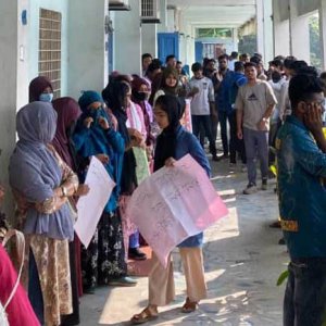 যৌন হয়রানির অভিযোগে রাবি শিক্ষকের বহিষ্কার দাবি