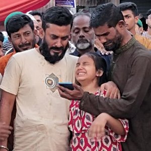 ছাত্রলীগ নেতাকে গ্রেফতারের ৩ দিন পর স্ত্রী-সন্তানের মৃত্যু, প্যারোলে মুক্তি পেয়ে জানাজায়