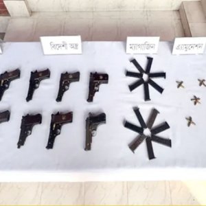 নির্বাচন সামনে রেখে আসছে অস্ত্র, নেপথ্যে প্রতিবেশী দুই দেশ