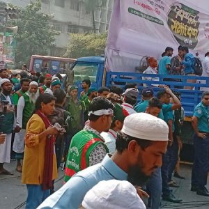 পল্টন মোড়ে সমাবেশে যোগ দিয়েছেন জামায়াতসহ ৮ দলের নেতাকর্মীরা