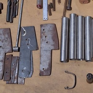 মুন্সীগঞ্জে সেনাবাহিনী ও পুলিশের যৌথ অভিযানে অস্ত্র কারখানায় তল্লাশি