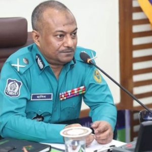 সন্ত্রাসীদের দেখামাত্র এসএমজি দিয়ে ব্রাশফায়ারের নির্দেশ পুলিশ কমিশনারের