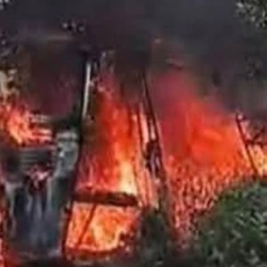 মাইক্রোর ধাক্কায় আগুন ধরে গেলো অটোরিকশায়, ভেতরে পুড়ে অঙ্গার যাত্রী