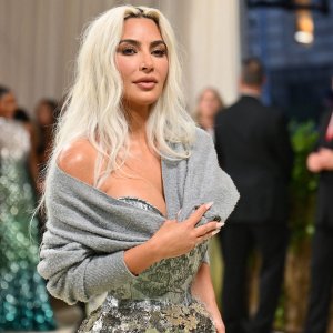 মনোবিদদের মিথ্যাবাদী বললেন কিম