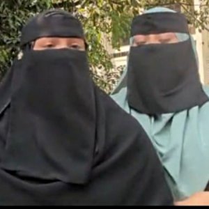 ‘তিন লাখ টাকা দিছি তারপরও আমার ছেলেরে মাইরা ট্যাঙ্কির ভেতরে ফালাই রাখছে’