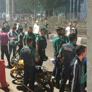 টিএসসিতে ককটেল বিস্ফোরণ